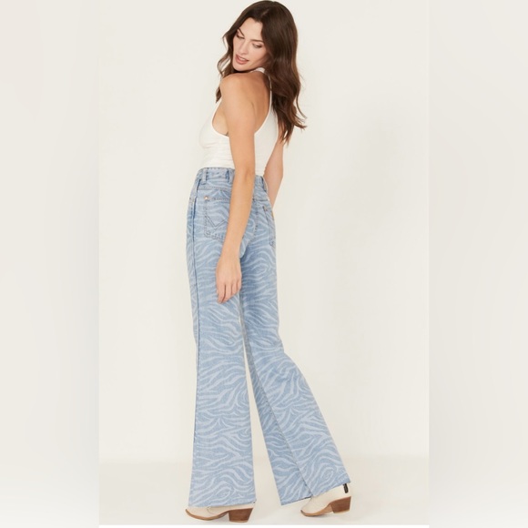 Wrangler Denim - WRANGLER Women's Meow Laser Tiger Print Wanderer Flare Jeans SZ 31/34 NWT